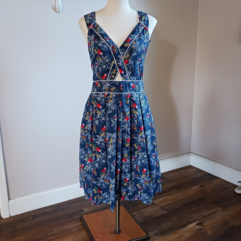 HEROINES Floral Sweetheart Neck, Fit Flare Dress w/Cut-Out, Knee Length